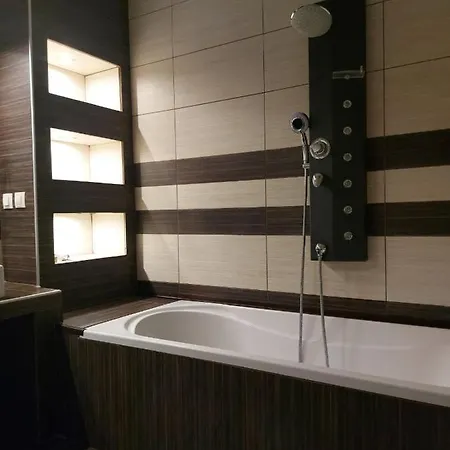 Square Apartment *